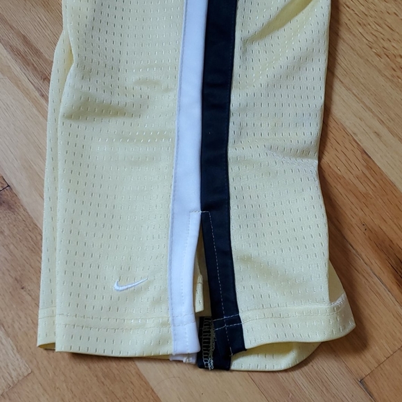 Nike Capri Pants - Picture 3 of 10